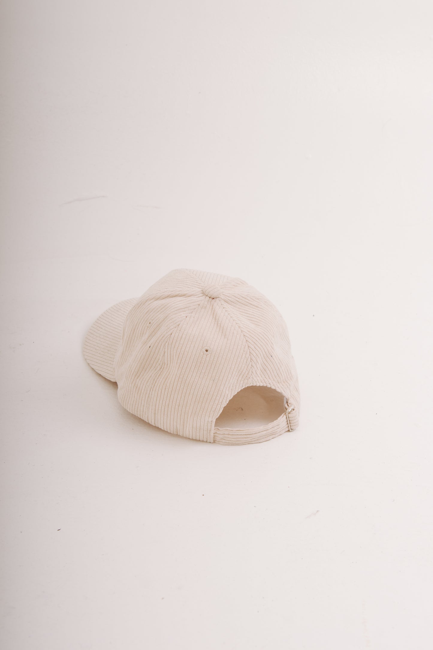 SNAPBACK OFF WHITE - CITY CARTER