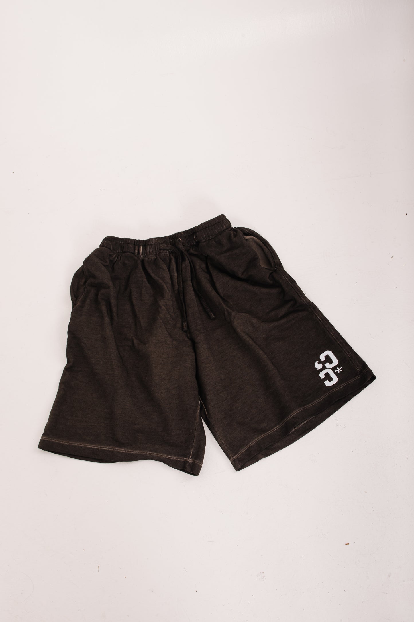 WE OUTSIDE SHORTS DARK pre order - CITY CARTER