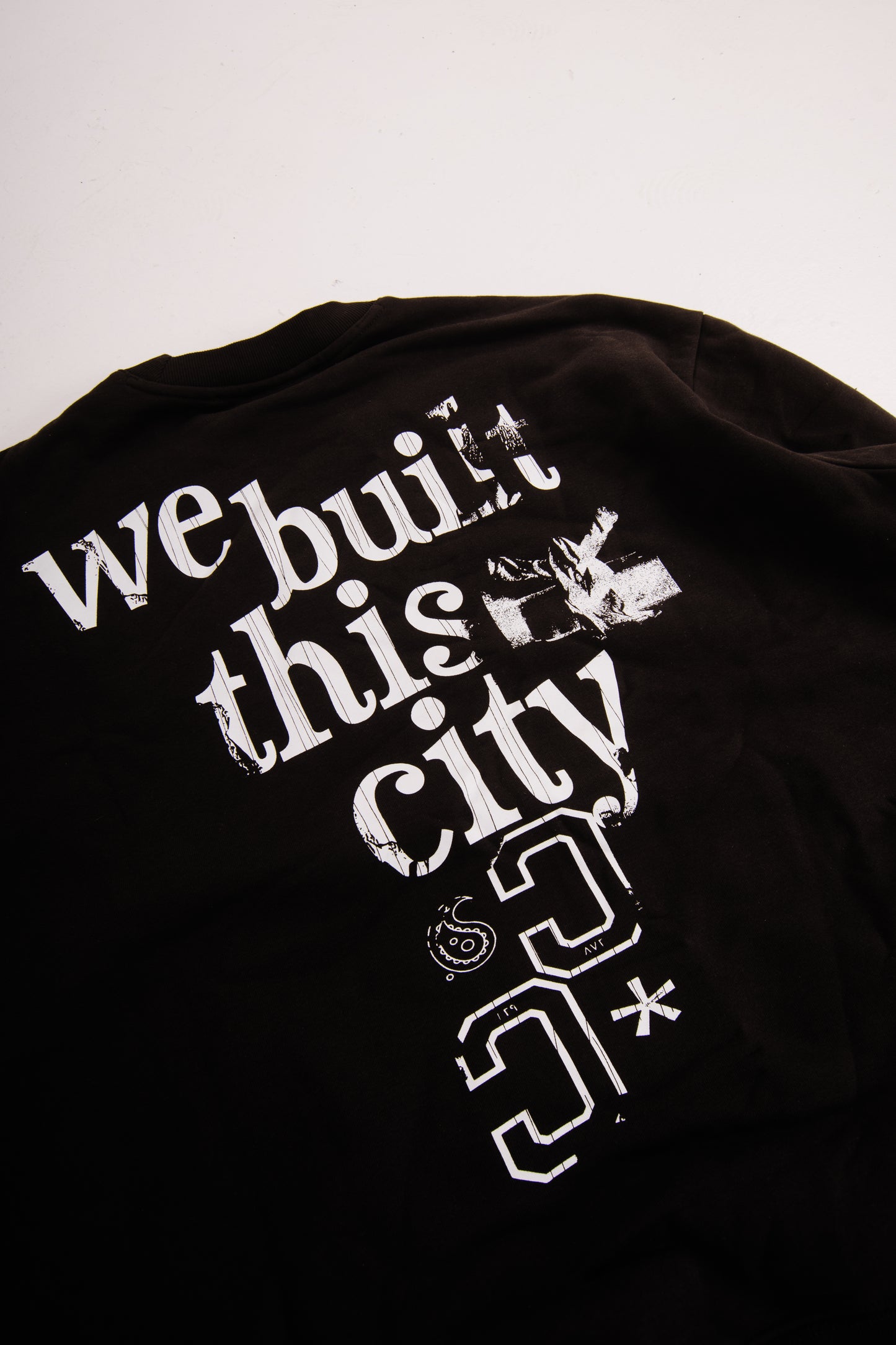 DIPLOMATIC CREWNECK - CITY CARTER