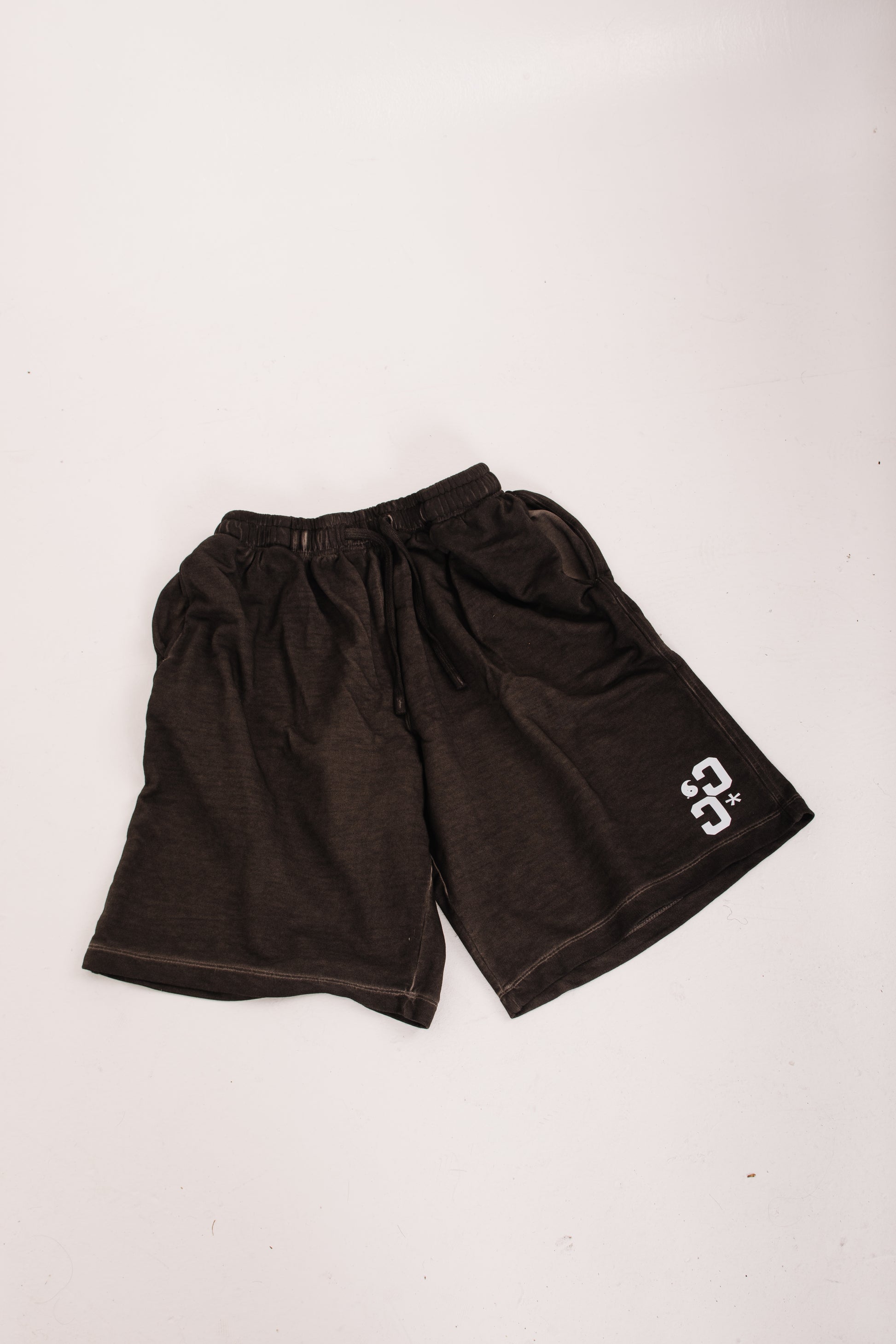 WE OUTSIDE SHORTS DARK pre order - CITY CARTER