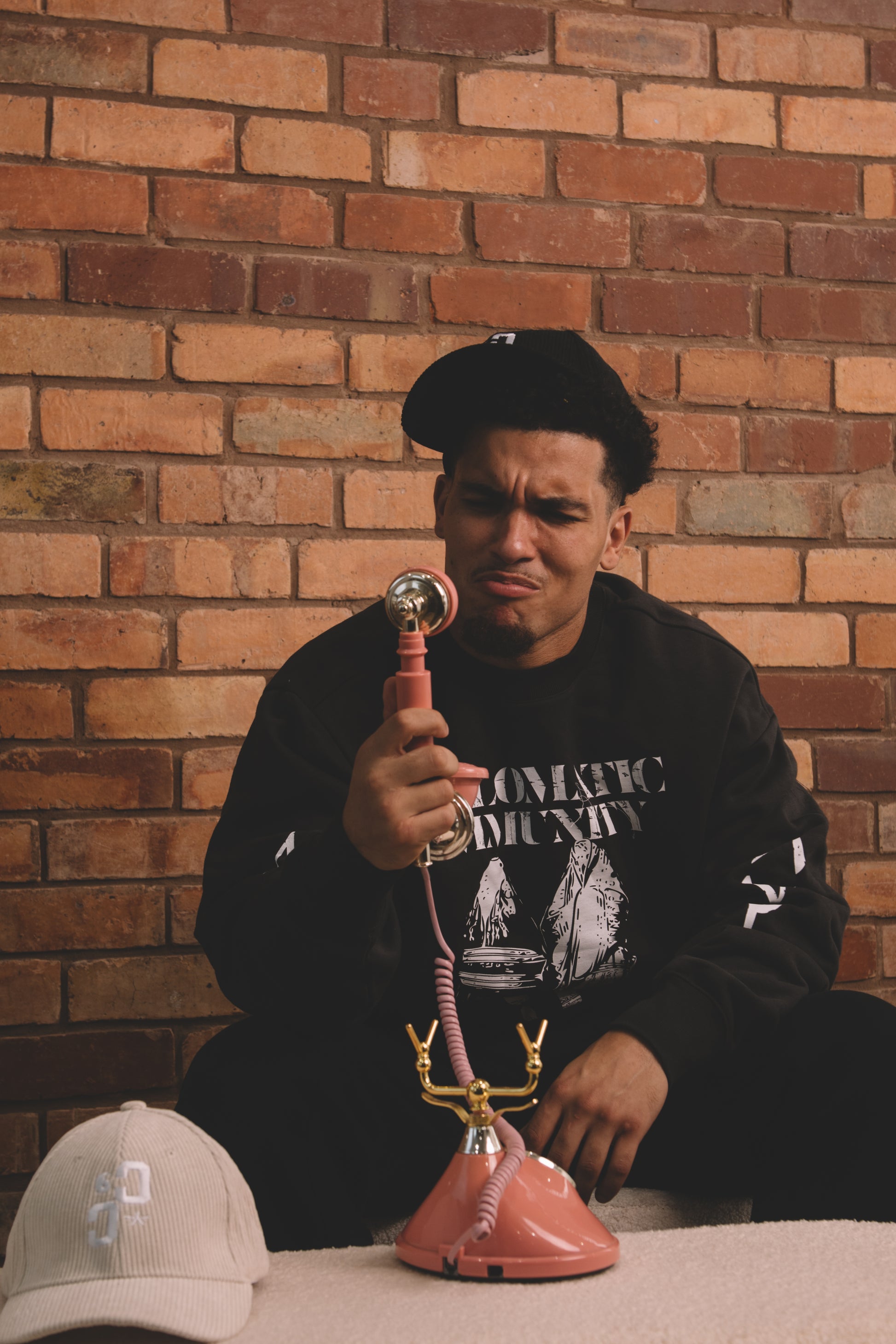 DIPLOMATIC CREWNECK - CITY CARTER